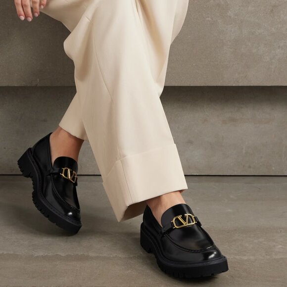 Valentino Garavani V Logo VLOGO Leather Flat Lug Sole Loafers Shoes Black - Picture 4 of 16